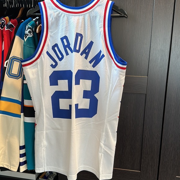 Mitchell & Ness Michael Jordan 1985 NBA Eastern Conf. All-Star Authentic Jersey - Picture 4 of 6